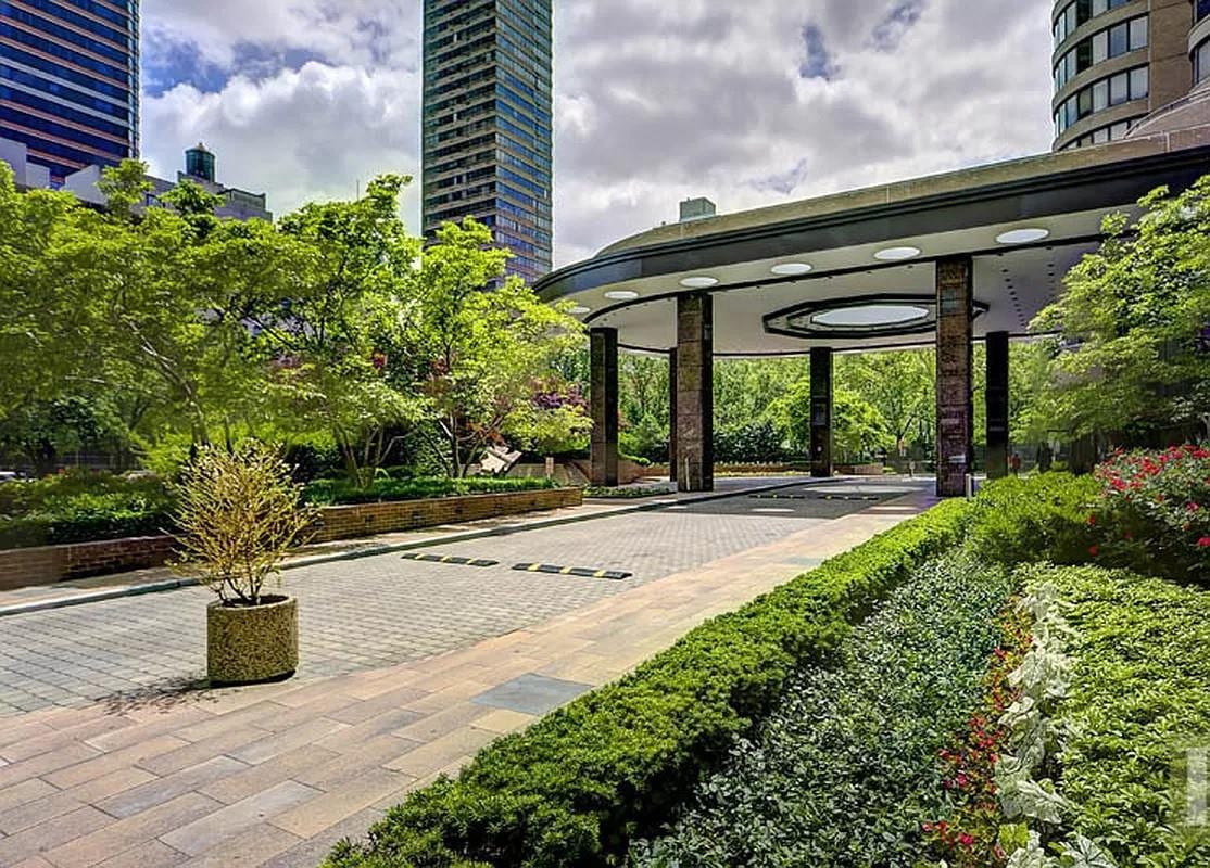 330 East 38th Street