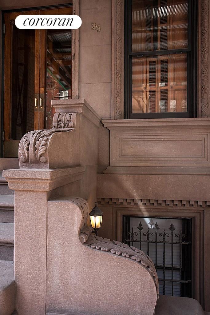 25 West 71st Street
