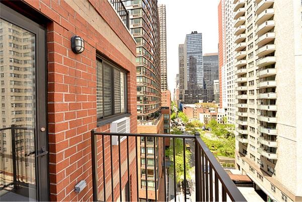 322 East 39th Street
