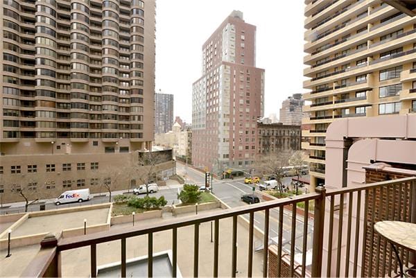 322 East 39th Street