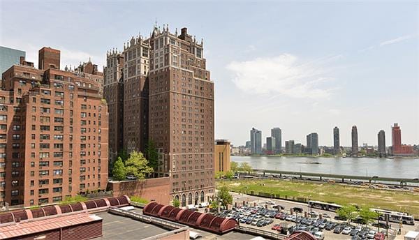 322 East 39th Street
