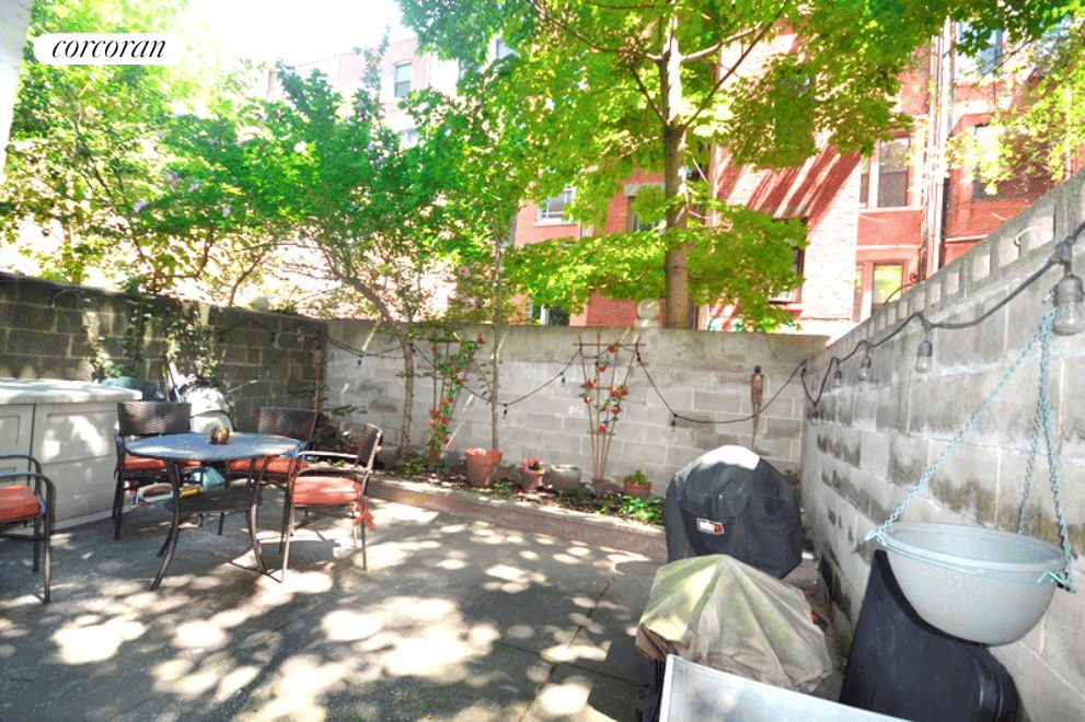 25 West 70th Street