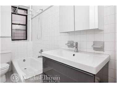 418 Central Park West