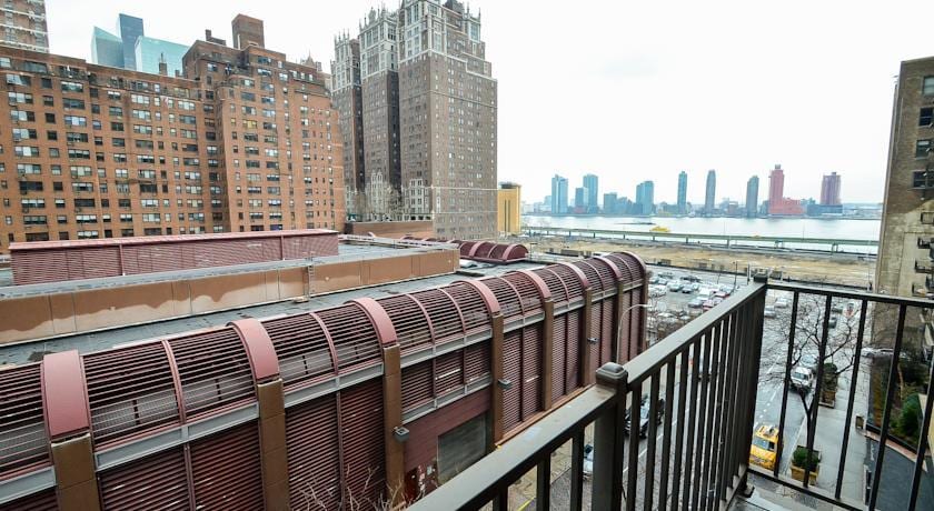 322 East 39th Street