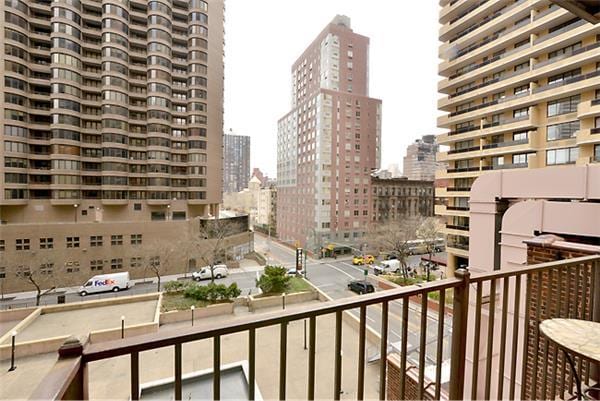 322 East 39th Street