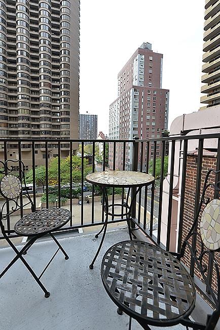 322 East 39th Street