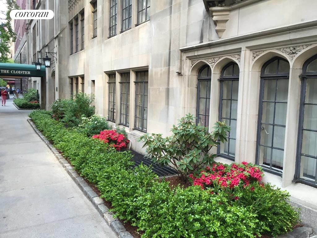 325 East 41st Street