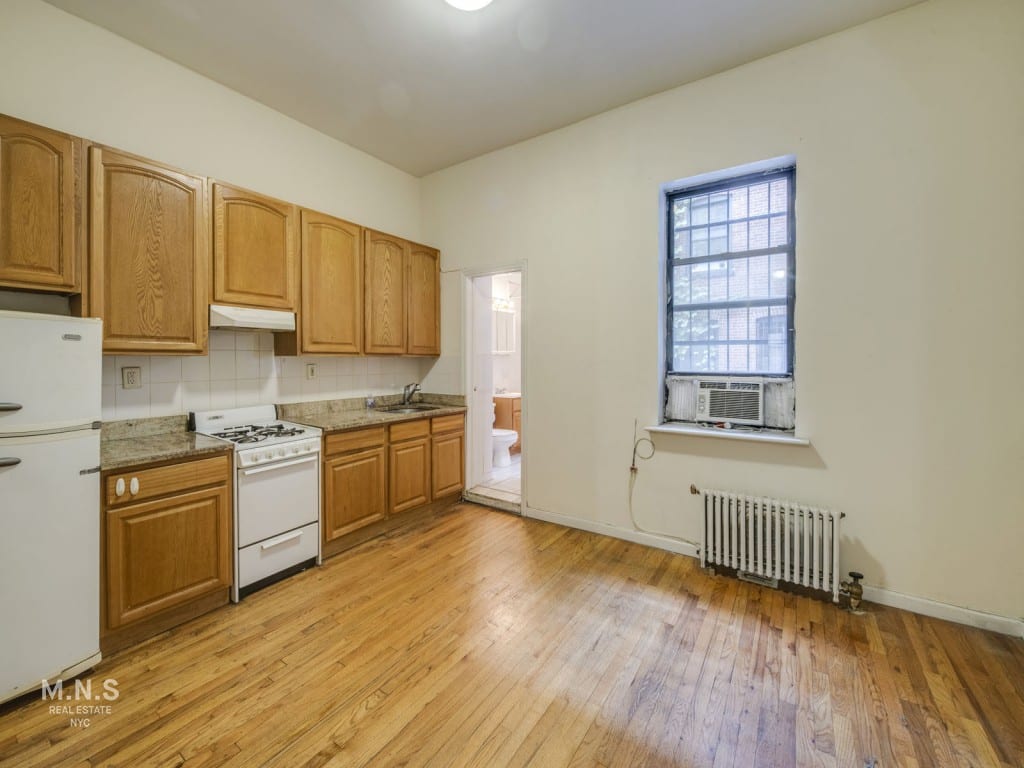 221 East 35th Street