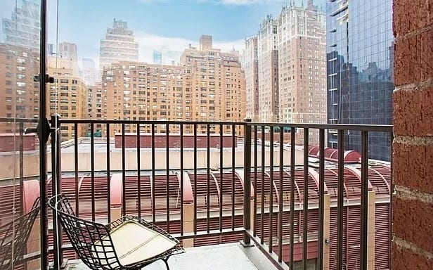 322 East 39th Street