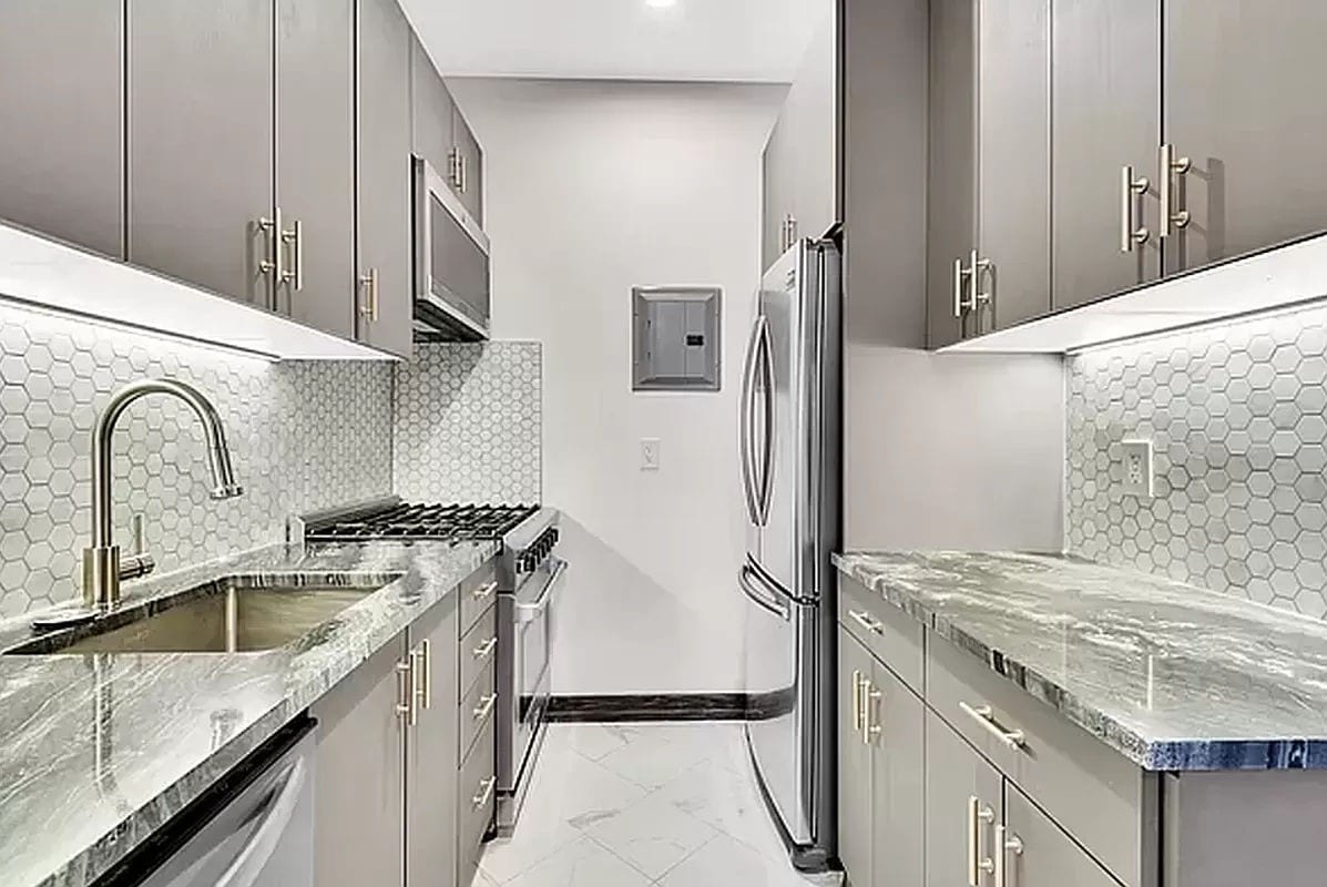 121 East 37th Street