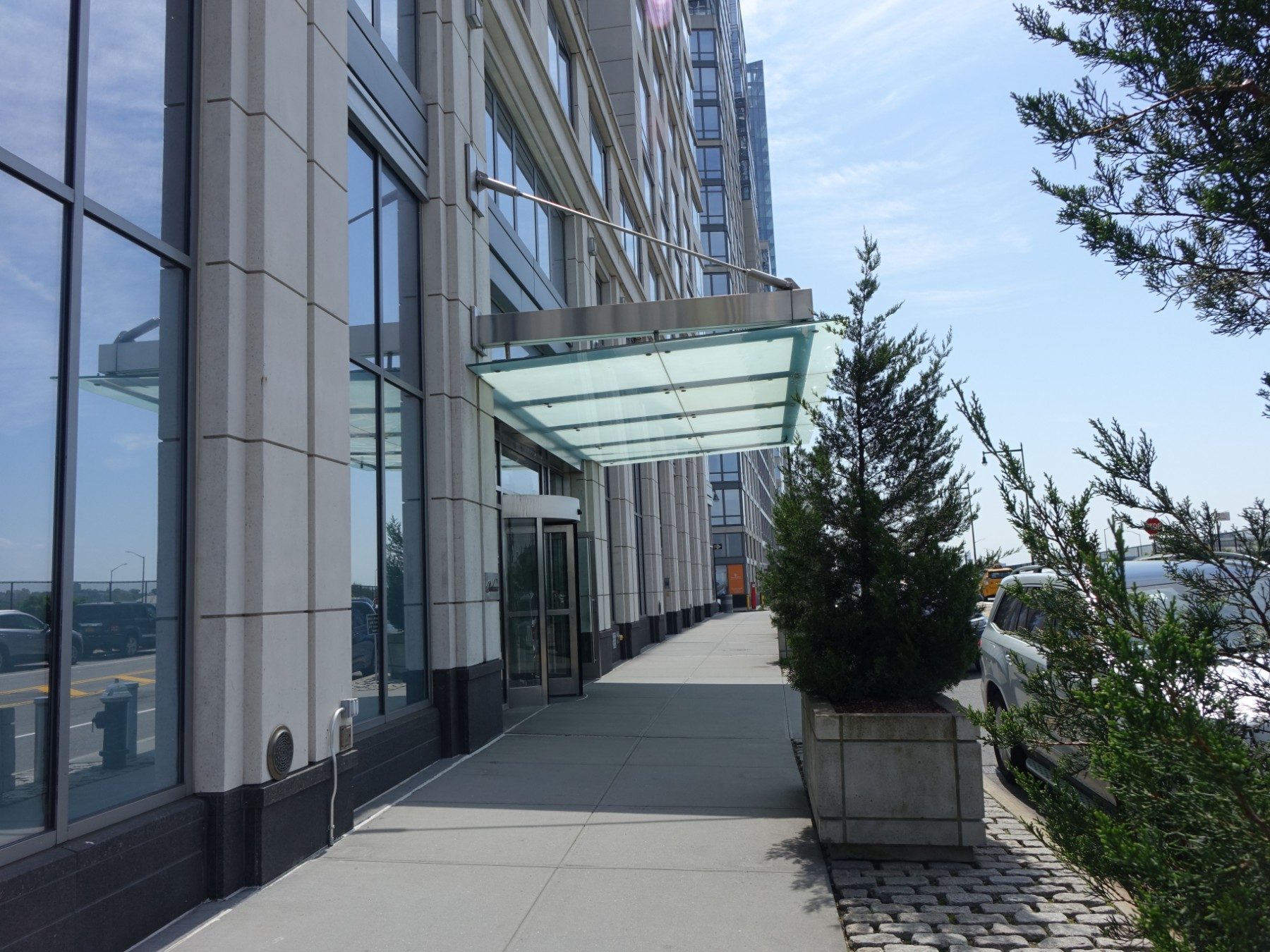 80 Riverside Boulevard