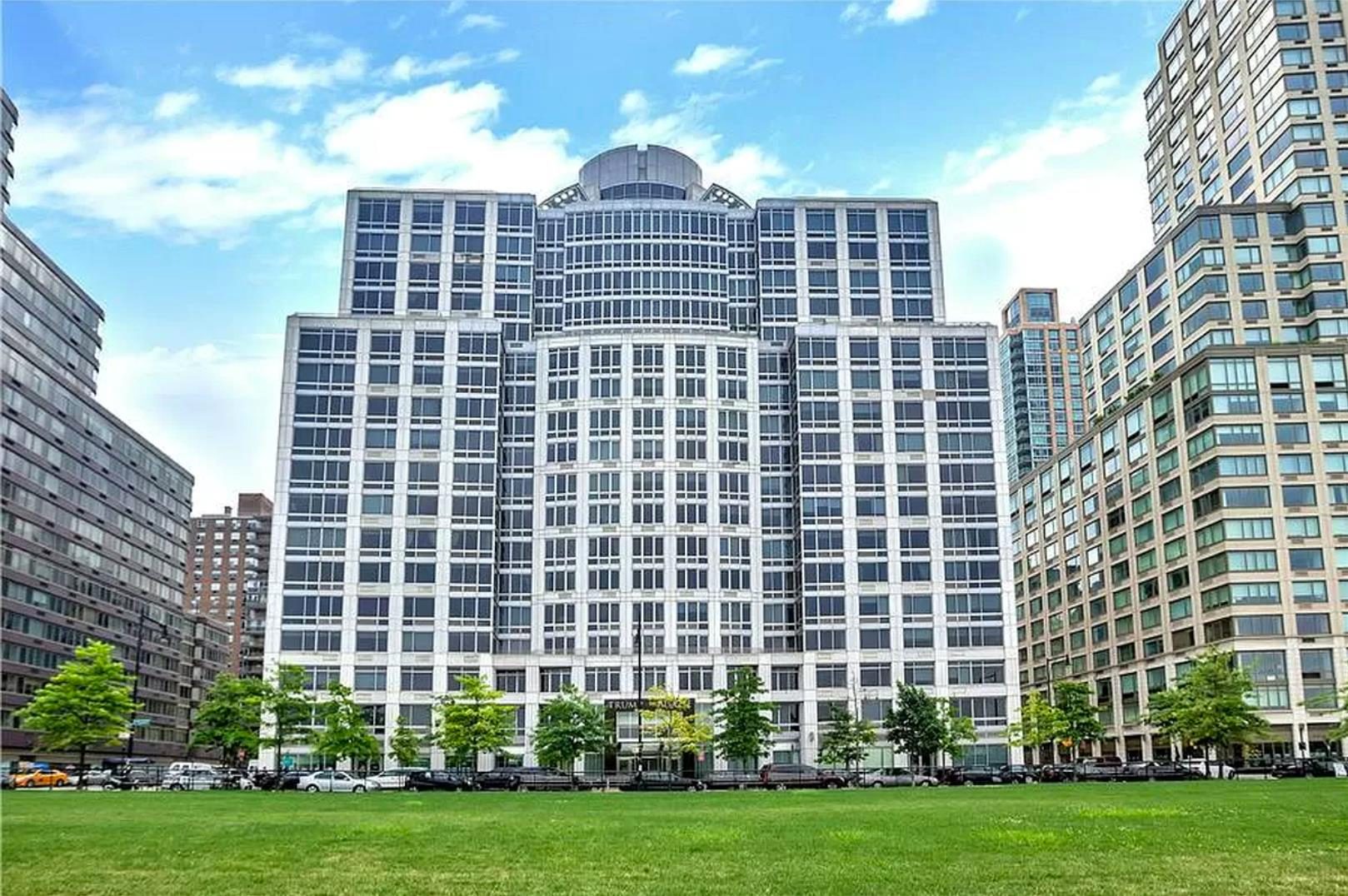 120 Riverside Boulevard