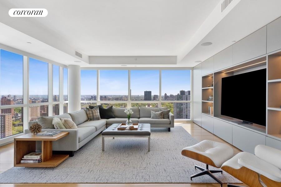 2628 Broadway