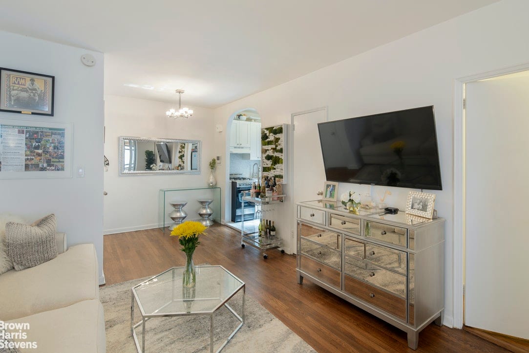242 East 38th Street