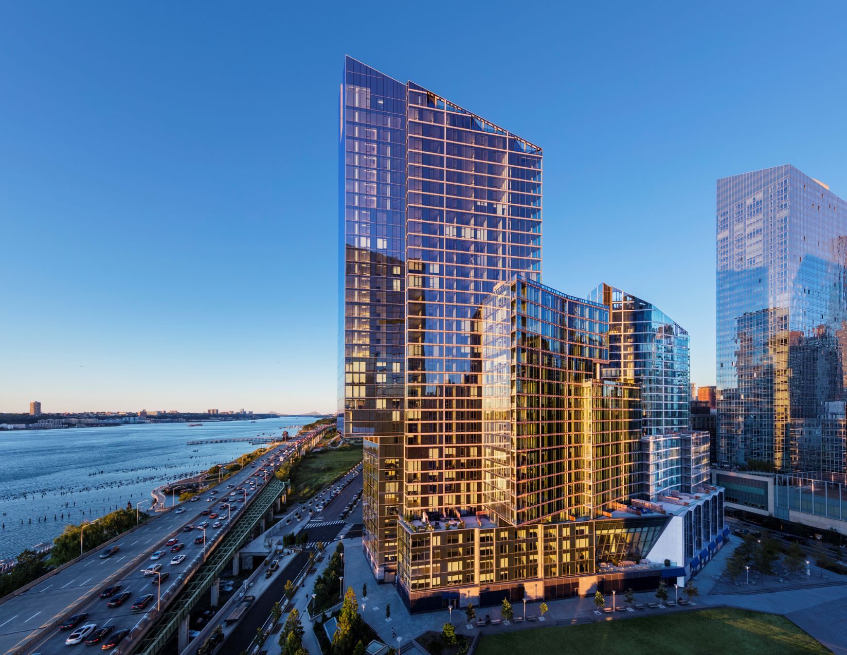 30 Riverside Boulevard