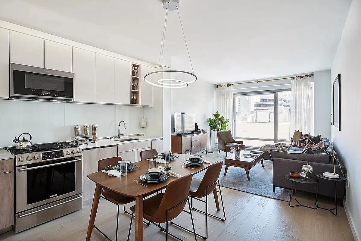 572 Eleventh Avenue