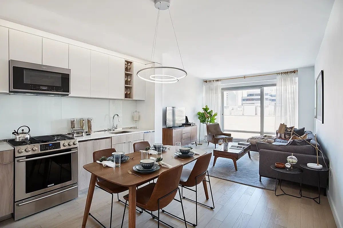 572 Eleventh Avenue