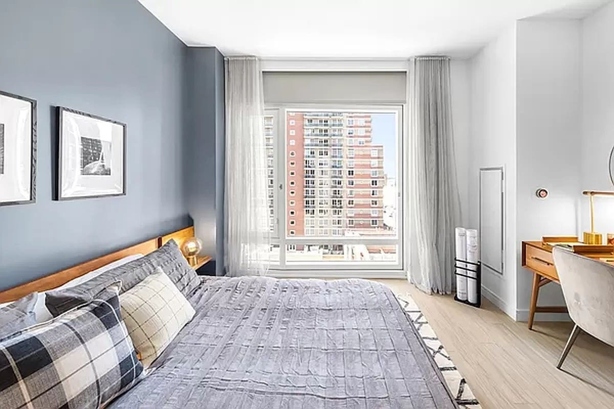 572 Eleventh Avenue