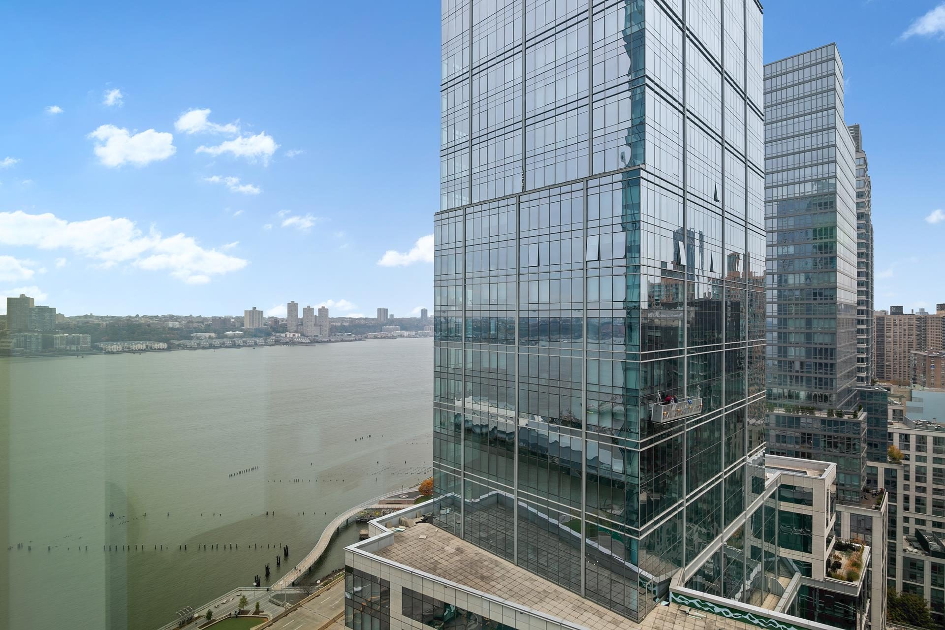 30 Riverside Boulevard