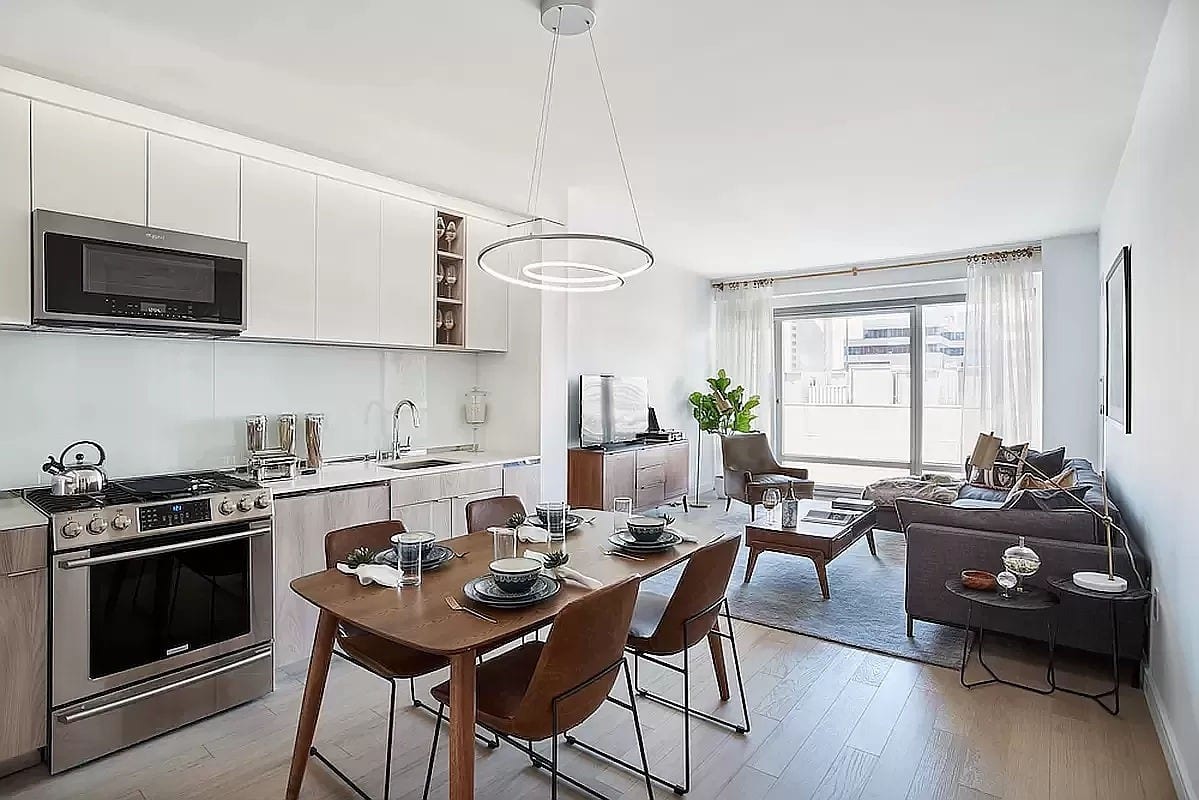 572 Eleventh Avenue