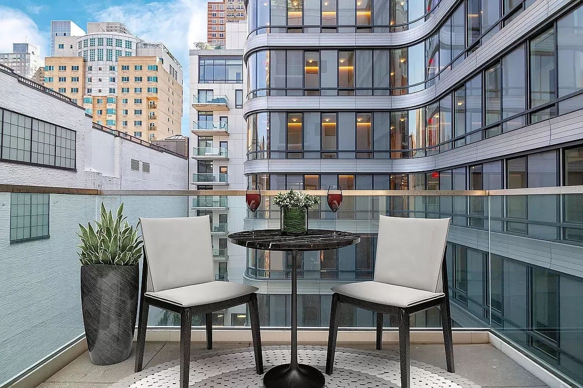 572 Eleventh Avenue