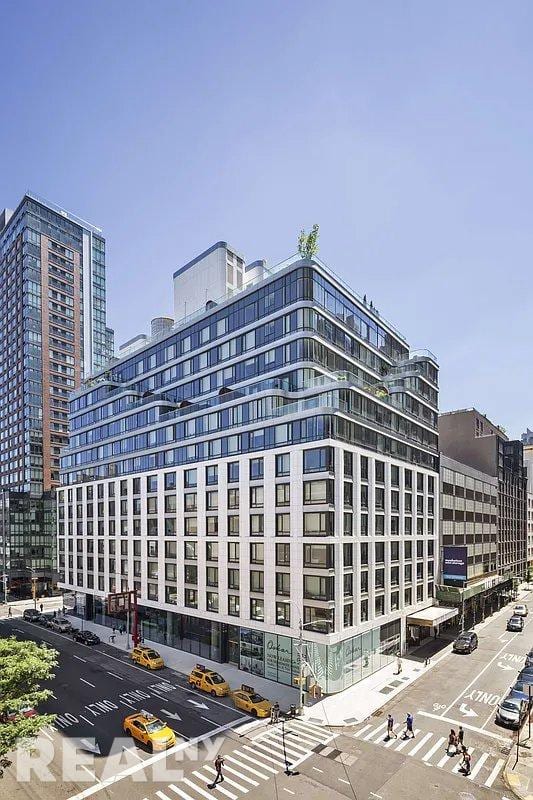 572 Eleventh Avenue