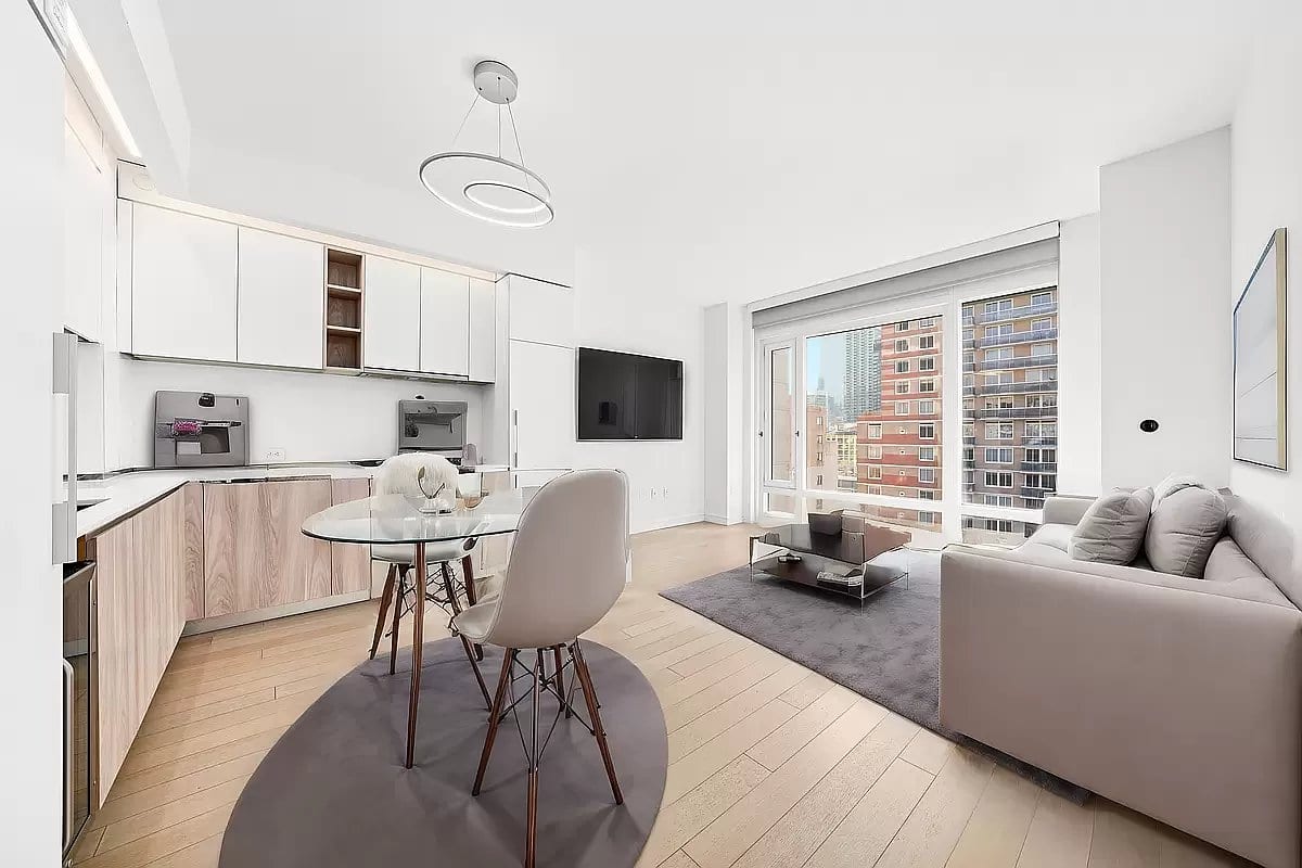 572 Eleventh Avenue