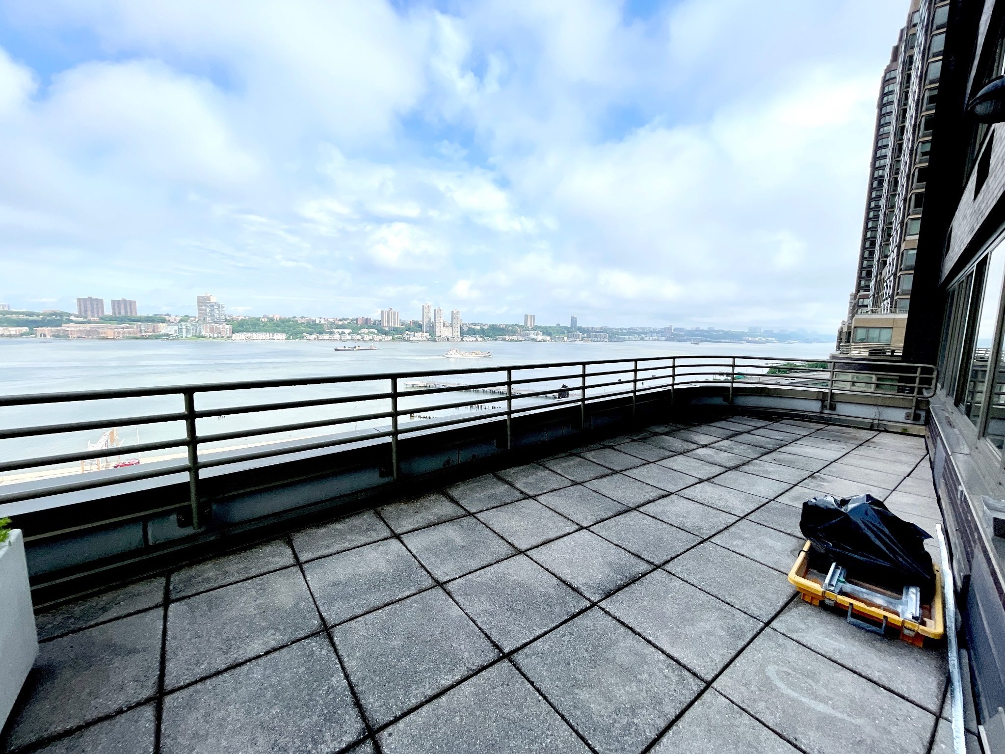 160 Riverside Boulevard