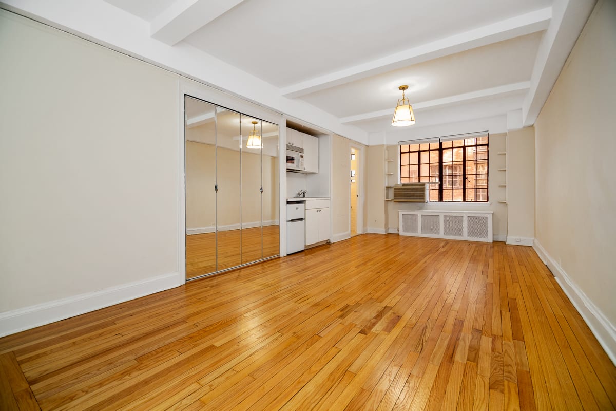 325 East 41st Street