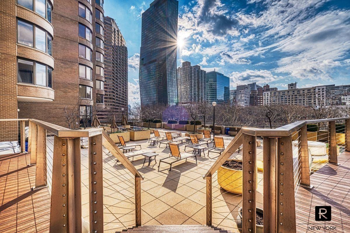 330 East 38th Street