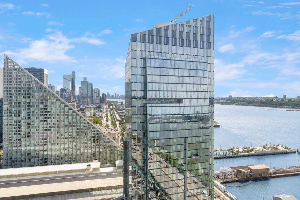 30 Riverside Boulevard
