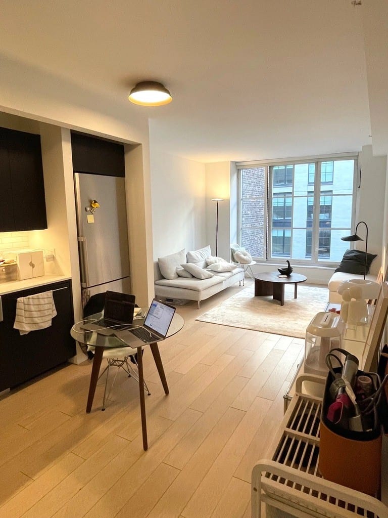 535 West 43 Street