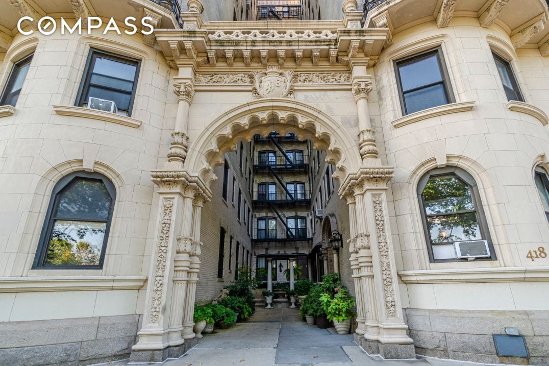 418 Central Park West