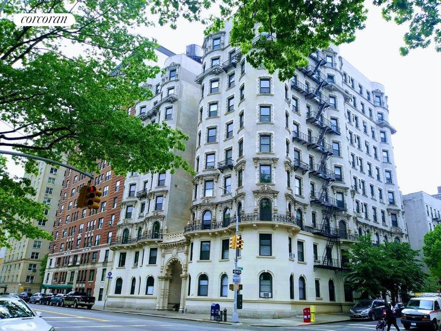 418 Central Park West