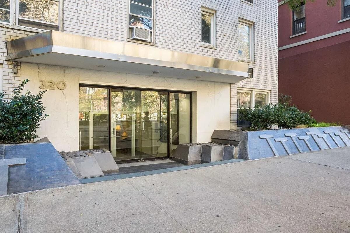320 East 35th Street