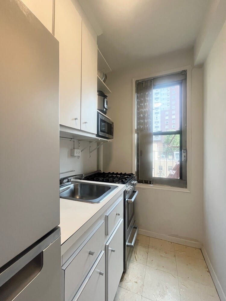 242 East 38th Street