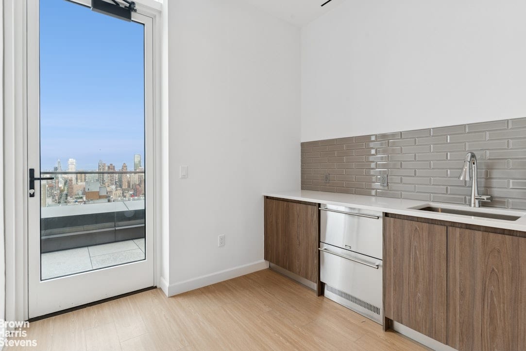 472 West 41st Street