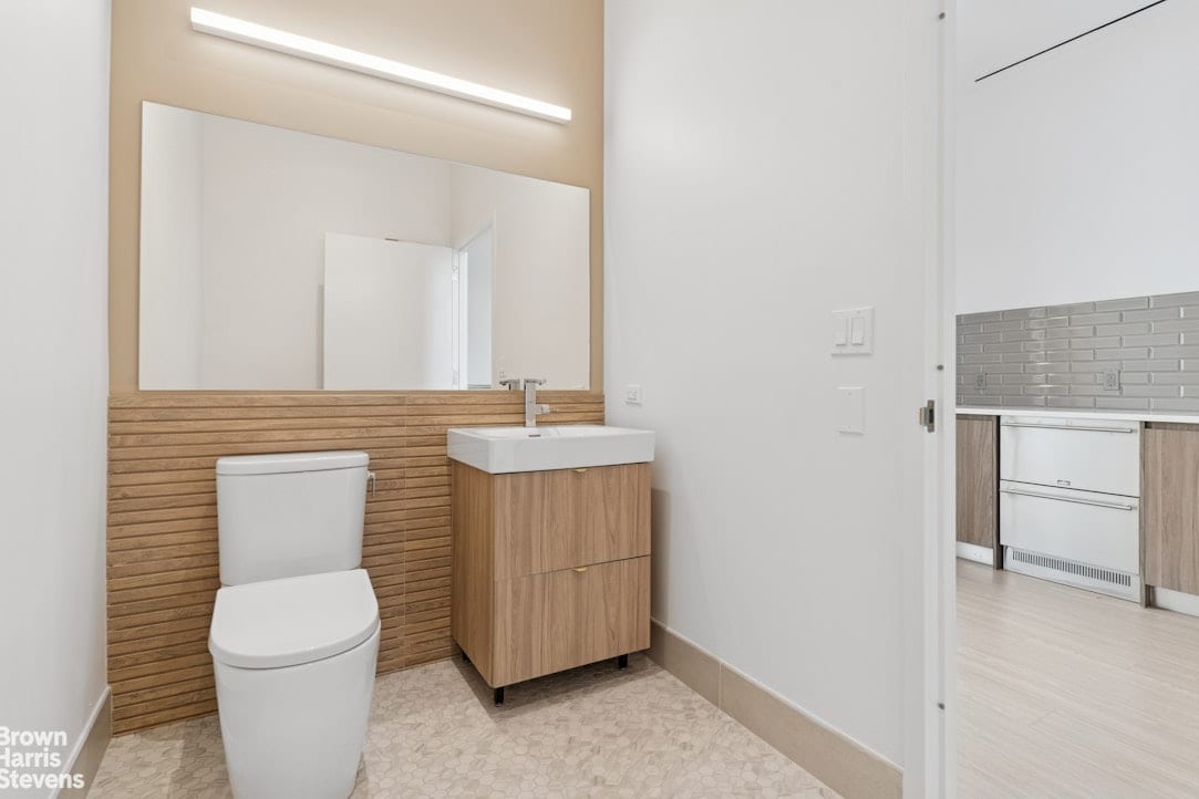 472 West 41st Street