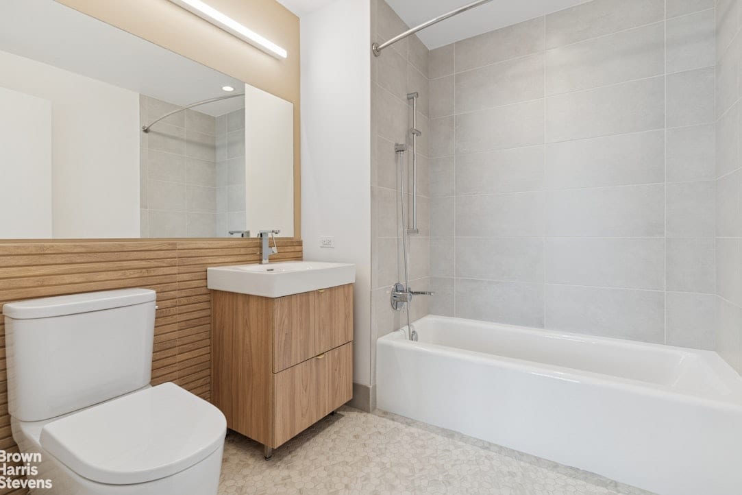 472 West 41st Street