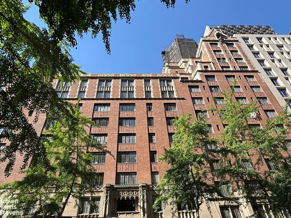 318 East 41st Street