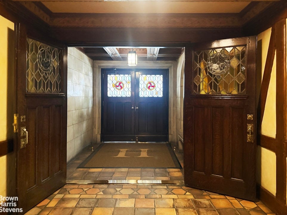 318 East 41st Street