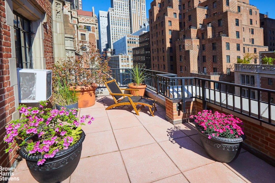 318 East 41st Street