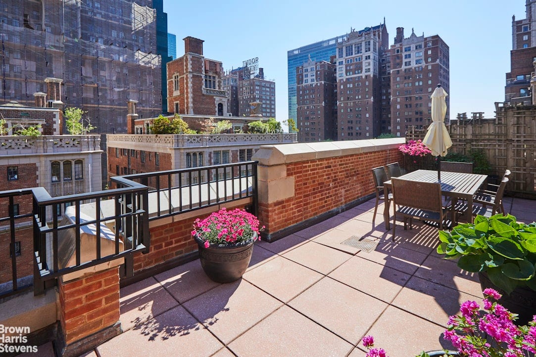 318 East 41st Street