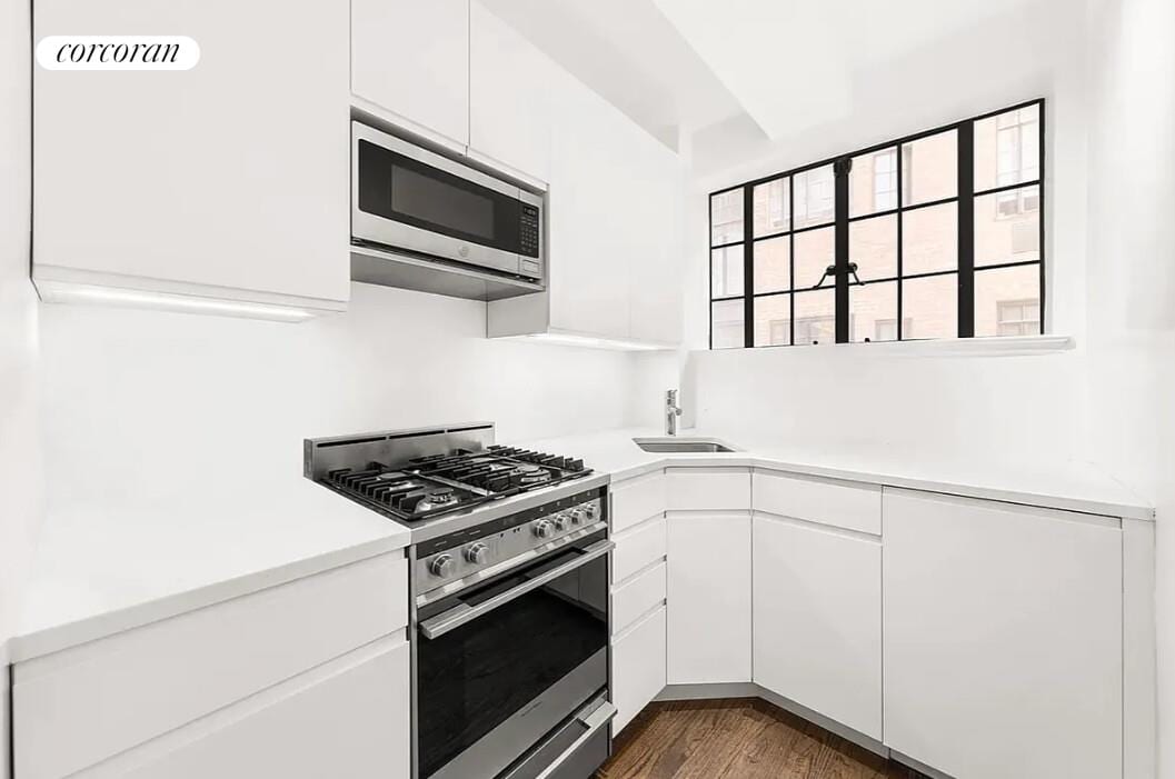 325 East 41st Street