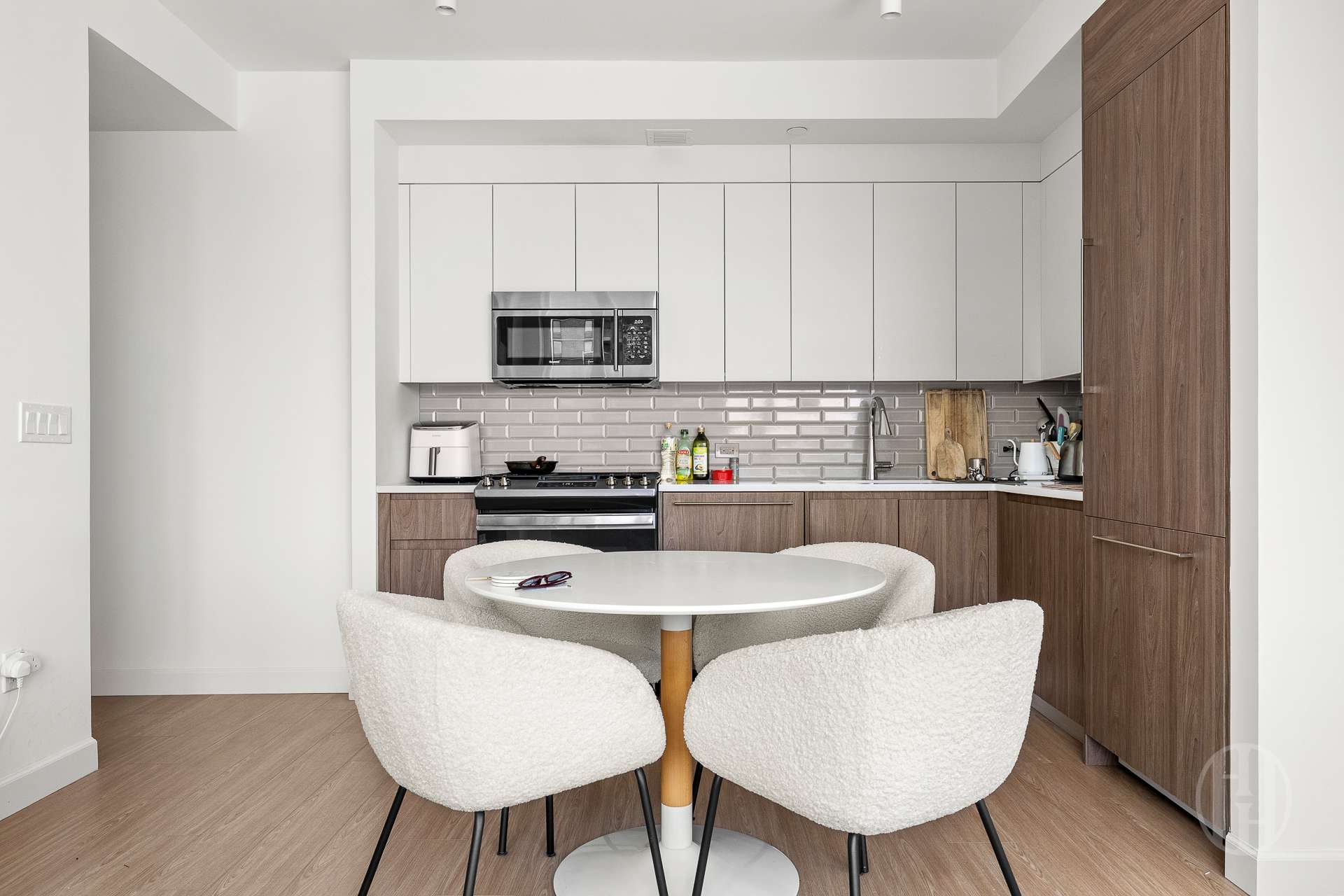 472 West 41st Street