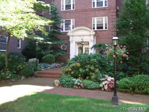 117-01 Park Lane South