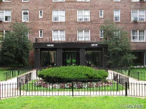 64-27 Yellowstone Boulevard