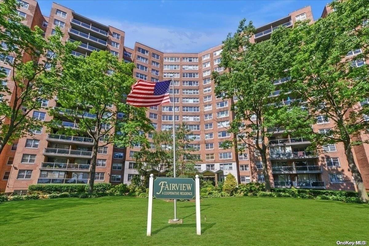 61-20 Grand Central Parkway