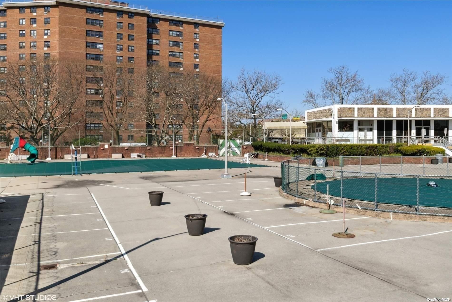 61-20 Grand Central Parkway