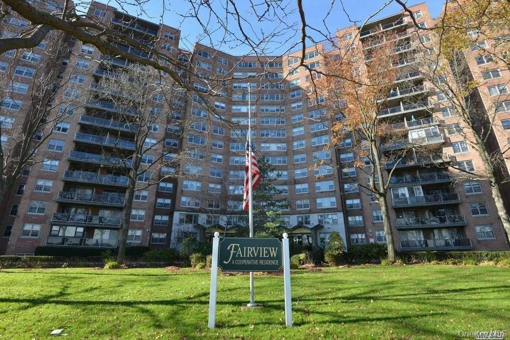 61-20 Grand Central Parkway